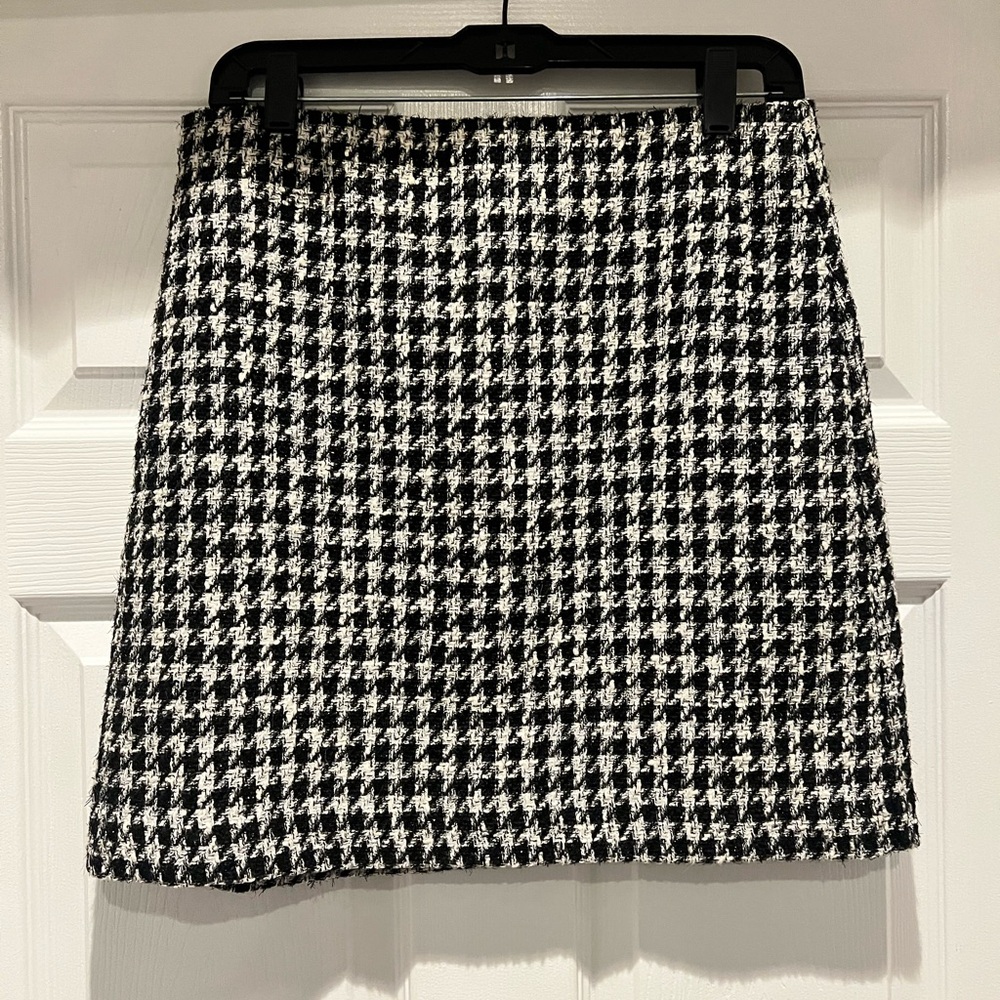 Loft, black and white houndstooth skirt, size 4